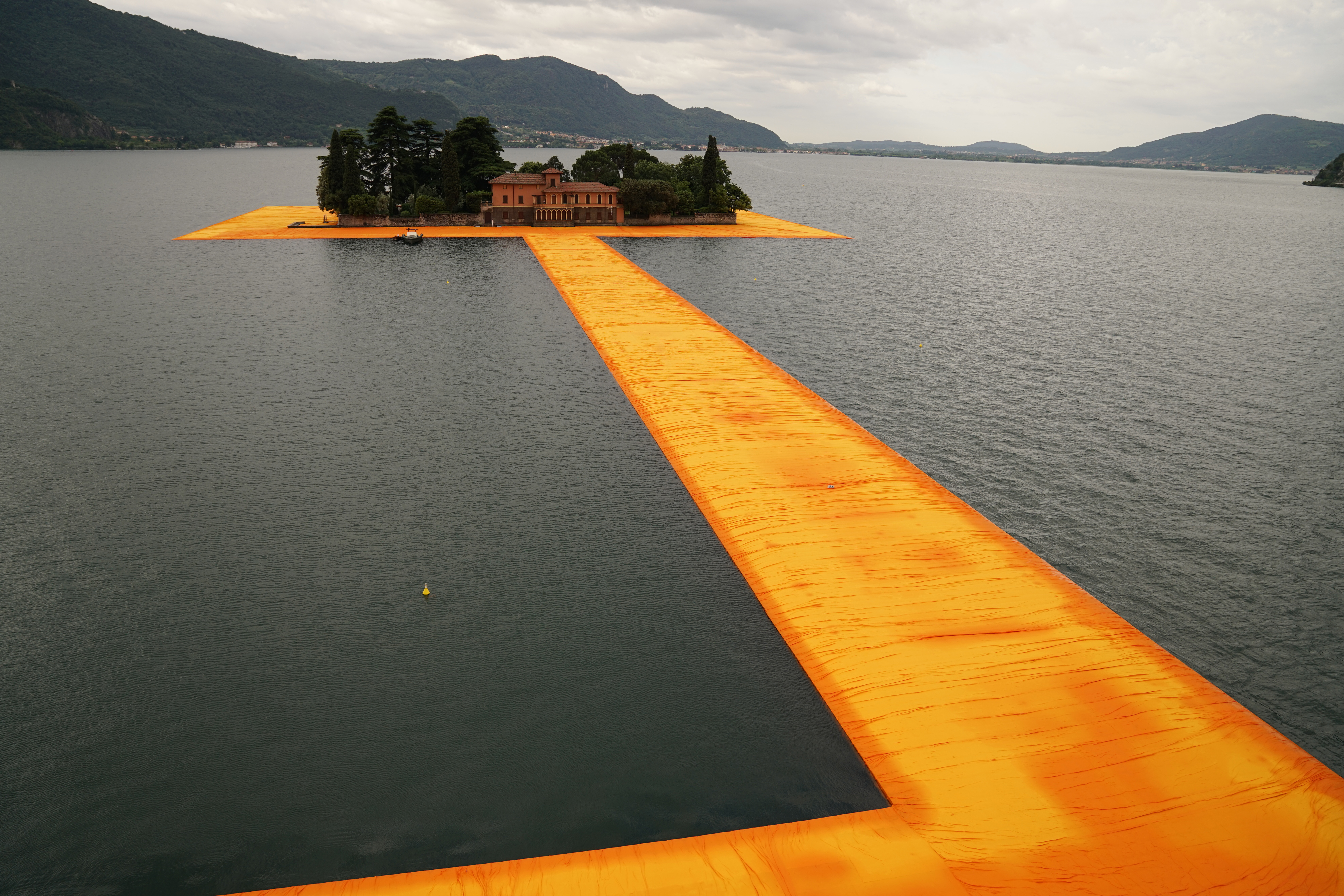 Christo and Jeanne-Claude The Floating Piers, Lake Iseo, Italy, 2014-16 Photo: Wolfgang Volz © 2016 Christo